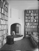 ENFAMILJSHUS I ÖRNSKÖLDSVIK
EXT. OCH INT.