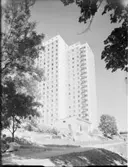 STUDENTHEMMET VID VALHALLAVÄGEN
EXT.