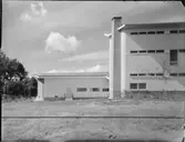 NYBYGGNAD PÅ GÄRDET
EXT.