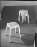 STOLAR, FÖRVARINGSMÖBLER, SÄNGAR, BORD OCH BETALJER