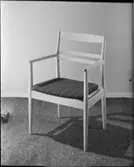 STOLAR, FÖRVARINGSMÖBLER, SÄNGAR, BORD OCH BETALJER