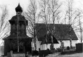 Anundsjö kyrka.
Årtalet 1437 finns uppgivet som byggnadsår för den nuvarande kyrkan. Den ersatte en äldre kyrka från 1200-talet. Den nuvarande kyrkan är uppförd i vitputsad sten i gotisk stil. Taket hade sannolikt lägre resning än nu. När stjärnvalv slogs ca 1500 höjdes taket och fick det nuvarande höga, branta takfallet. Taket täcks av spån och har tre spånklädda takryttare. Målningarna överkalkades på 1700-talet. En del äldre inredningsdetaljer finns bevarade bl.a ett krucifix från ca 1500. Från 1600-talets slut och 1700-talet finns en del fast inredning kvar som predikstol och dopfunt. Klockstapeln klädd med spån är uppförd 1759 av Pehr Zackrisson i Kubbe.