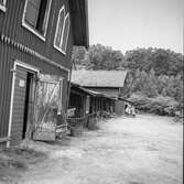 Lerums socken. Herrgården Hulans ladugård och stall