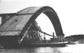 Uppbyggnad av Sandöbron 1939. Ur Ådalens släktforskarförenings bildarkiv