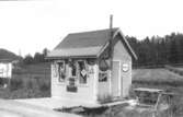 F.d Wallins kiosk i Öd. Fotot uppges vara taget omkring år 1930. Ur Ådalens släktforskarförenings bildarkiv