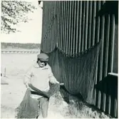 Troligen Arvid Peterson med fiskenät. Kokhuset, Vänersborg