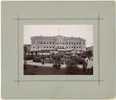 Uppsala Studentkårs uppvaktning av konung Oscar under jubelfesten 1893