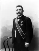 I högtidsdress mansporträtt Arbetar-Orden, 1900.