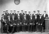 Studentklassårgång 1905.  Övre raden: 3. Nic. Gavelius, 4. Ragnar Stattin, 5. A. Lööf, 6. Frans Zetterlund, 7. Nils Qvist, 11. Willhelm Huss. Nedre raden: 2. Theodor Sylwan, 4. JoelmLodin, 5. Brynolf Lundqvist, 7. Johan Strindlund, 8. Hagström. 
