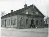 Västerås, Munkängen.
Gamla Tullhuset med personal, slutet av 1920-talet.