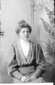 Ottilia Dyhlin; Ingår i porträttsamlingen från Knut Wallins ateljé.