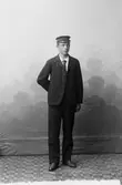Reinhold Hellgren; Ingår i porträttsamlingen från Knut Wallins ateljé.