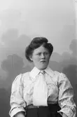 Olga Häggström; Ingår i porträttsamlingen från Knut Wallins ateljé.