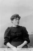 Olga Häggström; Ingår i porträttsamlingen från Knut Wallins ateljé.