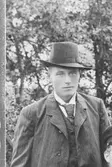 Agnes Lindbecks bror; Ingår i porträttsamlingen från Knut Wallins ateljé.