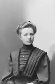 Hanna Lindgren; Ingår i porträttsamlingen från Knut Wallins ateljé.