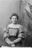 Anna Löfgren; Ingår i porträttsamlingen från Knut Wallins ateljé.