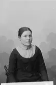 Olga Melander; Ingår i porträttsamlingen från Knut Wallins ateljé.