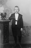 Gustaf Sjöströms gosse; Ingår i porträttsamlingen från Knut Wallins ateljé.