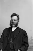D Westman; Ingår i porträttsamlingen från Knut Wallins ateljé.