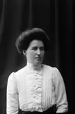 Fina Viklund; Ingår i porträttsamlingen från Knut Wallins ateljé.