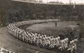 Militärgymnaster paraderar under Svenska spelen på Stadion i Stockholm, 1916.