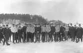 Kombinerade bandylag vid Ramnasjön den 7:e februari år 1915.