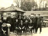 Chaufförer vid Borås Taxi, som var stationerat vid Teaterbron och som var verksamt mellan åren 1921 - 1931.