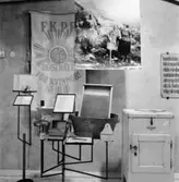 Utställning Tiotusen år. Utställningsdelen Hushåll bland annat finns här Tvättbräda, balja och burk för såpa. Isskåp från Tenhults herrgård.