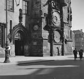 Det gamla stadshuset i Prag med det medeltida astronomiska uret. Tjeckoslovakien-Ungern-Österrike 1935.