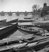 Förtöjda båtar vid Moldaus högra flodbank. Fotograferat från Mánesuv-bron? Tjeckoslovakien-Ungern-Österrike 1935.