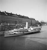 Ångbåten Hebe ligger vid kaj. Donau, Wien. Tjeckoslovakien-Ungern-Österrike 1935.