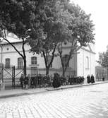 Barn från klosterskola på utmarsch i Györ. Tjeckoslovakien-Ungern-Österrike 1935.