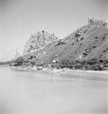 På Donau. Vid Devín utanför Bratislava. Med borgruinen på toppen av berget. Tjeckoslovakien-Ungern-Österrike 1935.