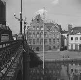 I Gent. Hus vid Sankt Michiels-bron. Till vänster syns Sankt Michiels-kyrkan. Tyskland-Holland-Belgien 1938.