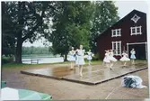 Dansföreställning vid Forsviks bruk, juli 2002.