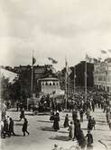 Gustaf V på besök i Växjö, 1920-tal. Bilen med kungen passerar på Norra Järnvägsgatan i korsningen mot
Kungsgatan.