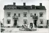 Västerås, Jakobsberg, kv. Kata. 
Bostadshus Jakobsbergsgatan 2, sommaren 1915.
