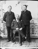 Ateljéporträtt - tre män, Östhammar, Uppland