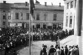 Demonstration på torget i Härnösand år 1920.