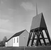 KYRKA I ÅNGE
EXT. OCH INT.