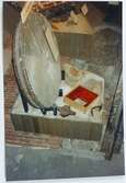 Träsliperiet, basutställning juni 1996. Kvarnmonter från trappen