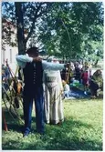 Västgöta lekar på Forsviks bruk. Medeltida tävlingar 25 augusti 2001. Tävling i bågskytte