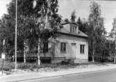 Järnvägsgatan. Fastigheter i ordningsföljd från centrum mot Gudmundrå kyrka. 