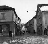 Trädgårdsgatan. Till höger Harald Anderssons hus före branden