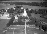 Nuvarande kyrkan i Lenhovda, en stenkyrka i nyklassicistisk stil, uppfördes 1839-1843 efter ritningar av Carl-Gustaf Blom-Carlsson. Kyrkan togs i bruk 1843 och invigdes 1846 av biskop Christopher Isac Heurlin.