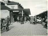Västerås, Munkängen.
Resenärer vid Centralstationen, 1937.