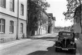 Stadsbebyggelse Härnösand. Holmgatan mot öster, nr 8,6 och 4. Kvarteret Skutan.