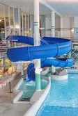 Vattenrutschbana och vågbassäng