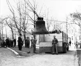 Nedmontering av storklockan för omgjutning.